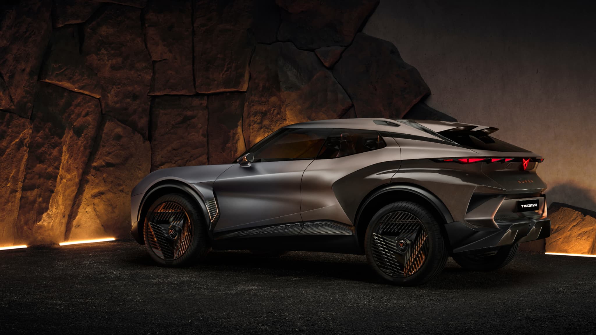 Une silhouette de SUV très élancé pour ce concept Cupra Tindaya. Une silhouette de SUV très élancé pour ce concept Cupra Tindaya.