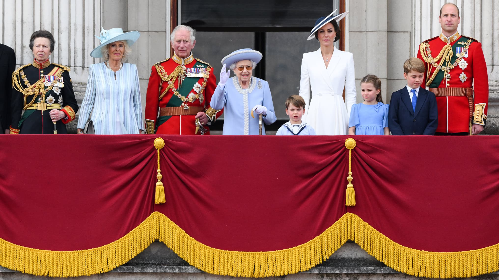 LIVE – Jubileum van koningin Elizabeth: de koninklijke familie verscheen op het balkon van Buckingham