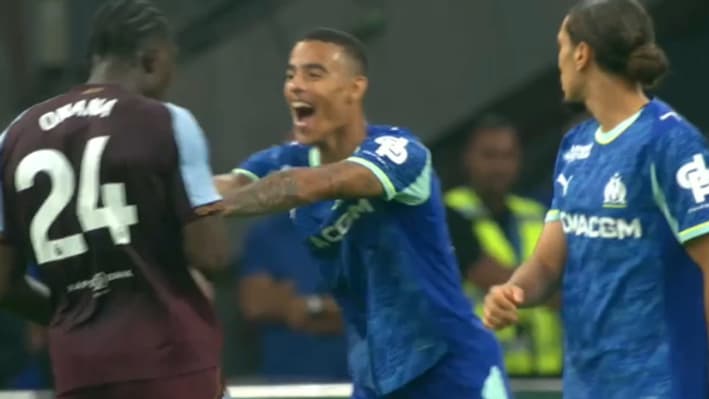 Mason Greenwood chambre Onana lors du match amical OM-Aston Villa, 9 août 2025 Mason Greenwood chambre Onana lors du match amical OM-Aston Villa, 9 août 2025