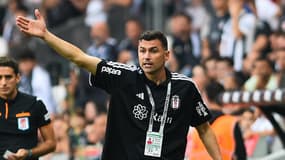Burak Yilmaz lors de son premier match comme entraîneur intérimaire du Besiktas face à Istanbulspor (2-0), le 8 octobre 2023