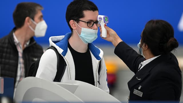 Prise de température à l'aéroport, 10 juillet 2020