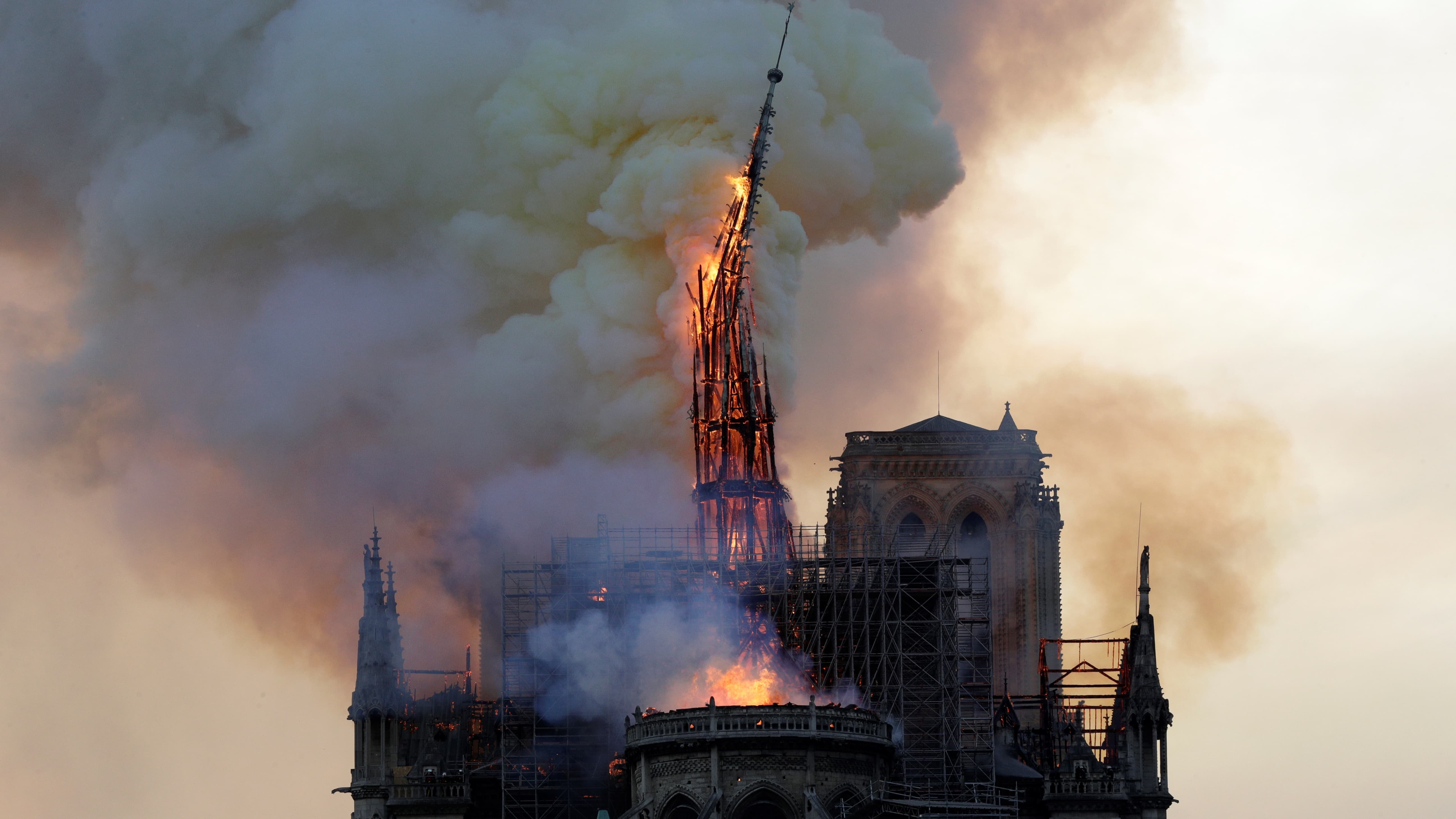 Notre-Dame: de 18h45 à 3h30, la course contre-la-montre des sapeurs-pompiers Notre-Dame: de 18h45 à 3h30, la course contre-la-montre des sapeurs-pompiers