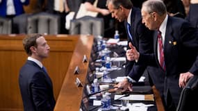 Mark Zuckerberg questionné par les sénateurs américains en 2018.