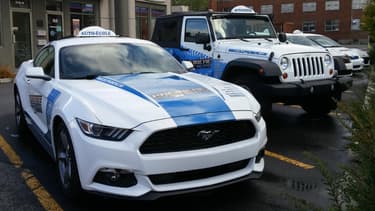Comme sur cette photo prise au Québec, certaines auto-écoles françaises font des choix originaux pour leurs véhicules à double commande, de la Ford Mustang au Jeep Wrangler.