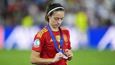 Aitana Bonmati avec la médaille d'argent après la finale de l'Euro féminin entre l'Angleterre et l'Espagne (1-1, 3 t.a.b. 1), le 27 juillet 2025