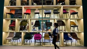 Les chaises du stand de Novita Home au Salon du meuble à Milan, le 7 septembre 2021 