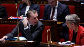 Le ministre du Travail Olivier Dussopt et la Première ministre Élisabeth Borne, le 7 mars 2023 à l'Assemblée nationale (Paris).