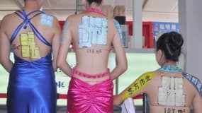Les Chinois n'hésitent pas à peindre sur le corps de jeunes femmes pour vendre des appartements.
