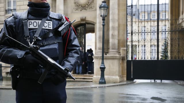 Les fonctionnaires se plaignent notamment du poids de leur équipement.