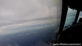 Un avion filme l’intérieur de l’ouragan Irma