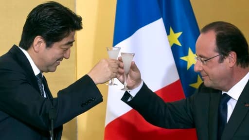 François Hollande a reçu le Premier ministre japonais à l'Elysée, ce lundi 5 mai.