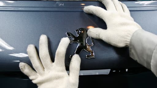 PSA Peugeot Citroën a obtenu lundi le soutien de la majorité des syndicats à son plan de restructuration et de réductions de postes.