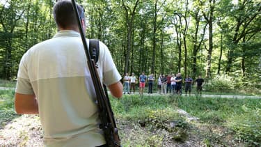 La présence de chasseurs à côté de l'école inquiète les parents. Photo d'illustration