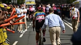 Tour de France 2023 : Richard Carapaz, tente de repartir après sa chute 