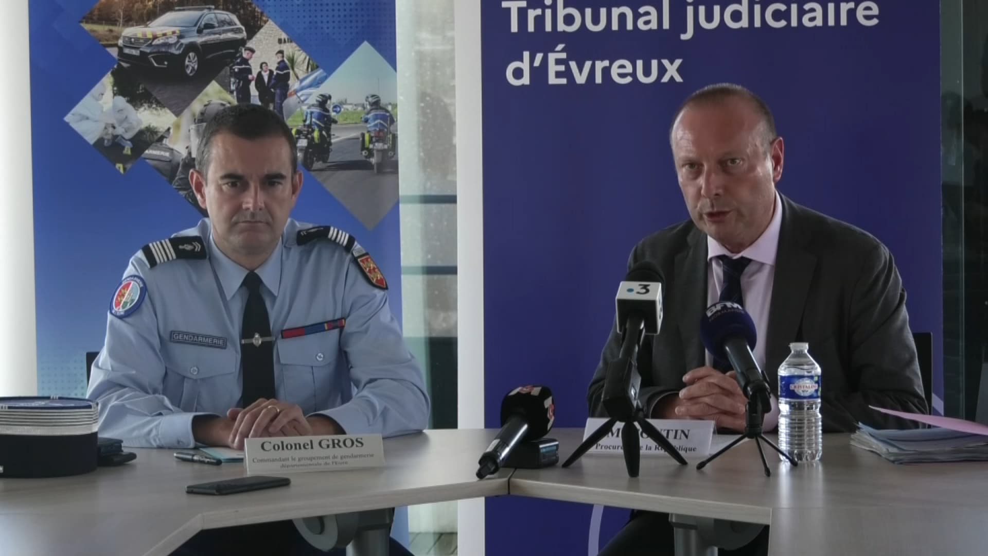 Le procureur de la République d'Evreux, Rémi Coutin, a tenu une conférence de presse ce mardi 26 septembre sur l'enquête concernant la fillette de trois ans battue à mort dans l'Eure. Le procureur de la République d'Evreux, Rémi Coutin, a tenu une conférence de presse ce mardi 26 septembre sur l'enquête concernant la fillette de trois ans battue à mort dans l'Eure.