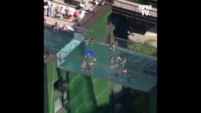 À Londres, une piscine en verre perchée à 35 mètres du sol