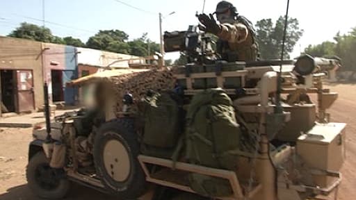 BFMTV vous emmène sur la route entre Bamako et la ligne de front, au plus près de la zone des combats.