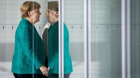 La chancelière allemande quitte le Bundestag à Berlin ce mardi 25 septembre.