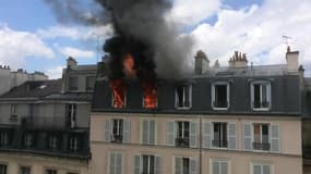 Immeuble en feu dans le Ve arrondissement de Paris - Témoins BFMTV