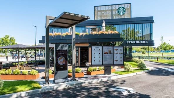 Le café Starbucks "drive" de Labège (Haute-Garonne).