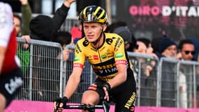 Koen Bouwman sur les routes du Tour d'Italie 2022. 