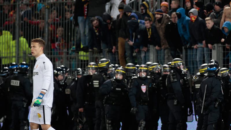La colère des supporters lensois, samedi soir, à Caen