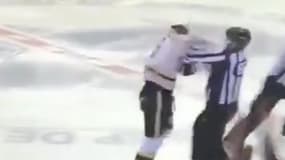 Hubert Poulin (Cool FM de Saint-Georges-de-Beauce) attaque un arbitre en LNAH.