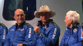 Les quatre passagers du vol Blue Origin lors d'une conférence de presse le 20 juillet