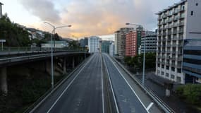 Une avenue déserte à Wellington pendant un confinement, le 18 août 2021 en Nouvelle-Zélande