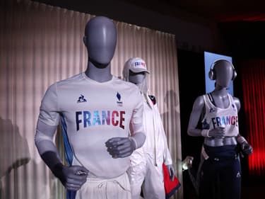Le Coq Sportif est l'équipementier officiel des athlètes français pour les JO de Paris 2024.