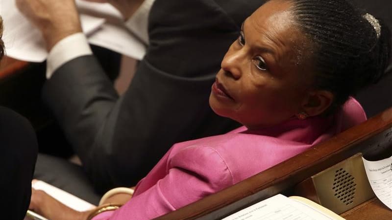 La ministre de la Justice, Christiane Taubira, a assuré jeudi que François Hollande n'avait pas interféré dans le transfert en Espagne de la militante basque française Aurore Martin, qui a suscité une vague de protestations. /Photo prise le 7 novembre 201
