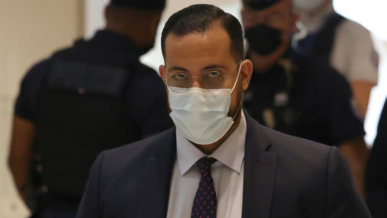 Alexandre Benalla arrive au tribunal de Paris le 13 septembre 2021