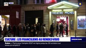Paris: les habitants de retour dans les théâtres