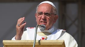 En visite en Calabre, le pape François s'est attaqué à la mafia locale.