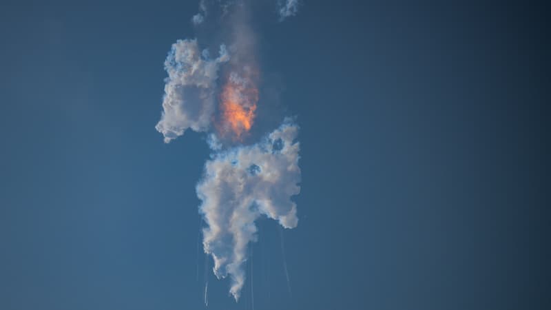 Starship, la plus grande fusée du monde conçue par SpaceX, explose en vol après son premier décollage au Texas (États-Unis), le 20 avril 2023.