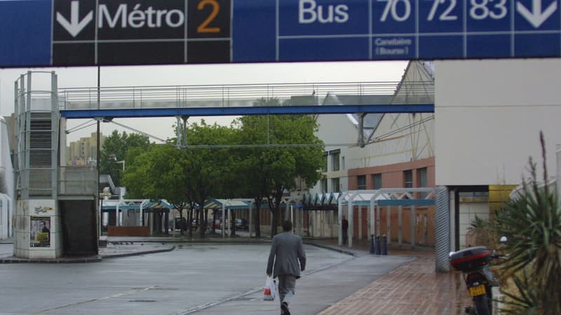 Le trafic de la ligne 2 du métro marseillais a été momentanément interrompu après la chute d'un homme sur les voies.