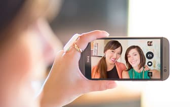Le HTC Desire Eye est pensé pour les fans de seflies.