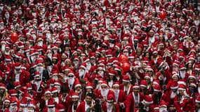 Une course de pères Noël à Athènes, le 4 décembre 2016