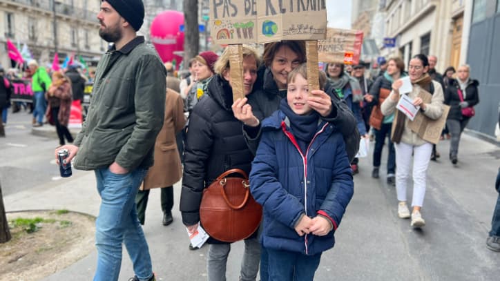 Léo, Julie et Nadine lors de la manifestation à Paris le 11 février 