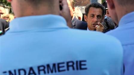 Nicolas Sarkozy à la Lamotte-Beuvron. Le chef de l'Etat s'est efforcé de rassurer des gendarmes inquiets sur leur avenir et leur statut militaire, 18 mois après leur intégration au sein du ministère de l'Intérieur. /Photo prise le 3 juin 2010/REUTERS/Phil