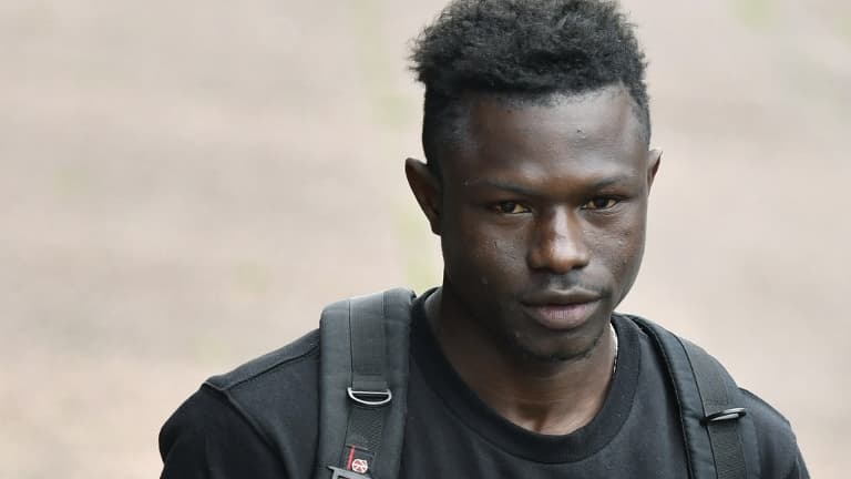 Mamoudou Gassama s'est rendu au sein de la Brigade des Sapeurs pompiers de Paris ce mardi -