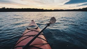 Un homme a tenté de simuler sa mort par noyade alors qu'il faisait du kayak pour échapper à son procès, aux Etats-Unis.