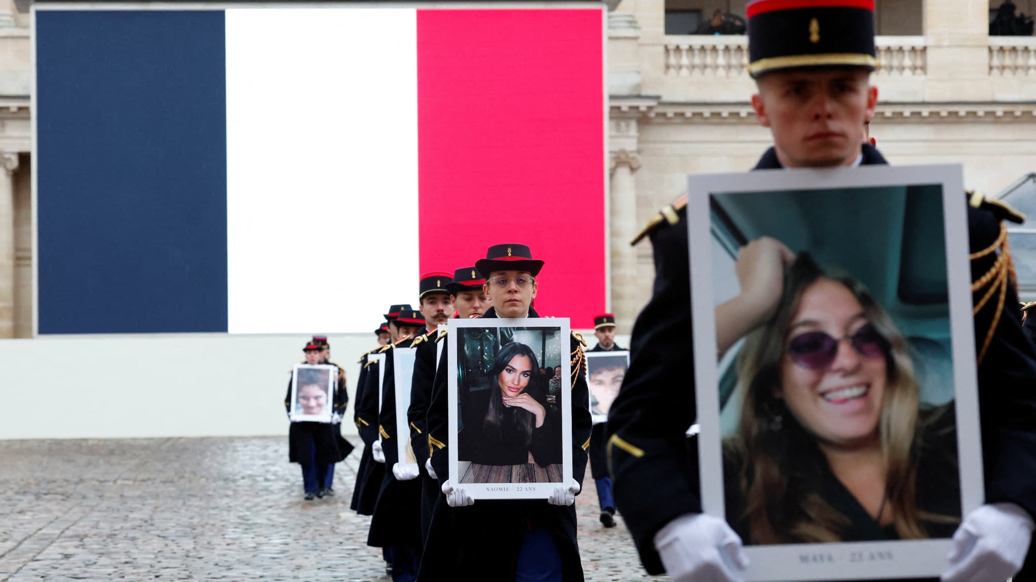 Les portraits des 42 victimes françaises tuées par le Hamas dans la cour des Invalides. Les portraits des 42 victimes françaises tuées par le Hamas dans la cour des Invalides.