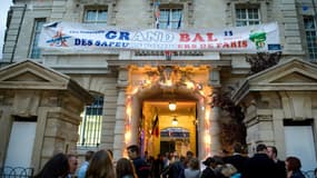 La caserne des pompiers de Paris pour le bal