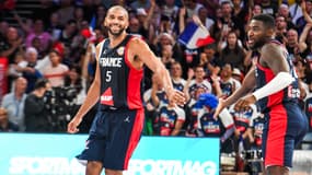 Nicolas Batum avec Yakuba Ouattara lors de France-Lituanie, le 9 août 2023