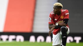 Paul Pogba, genou à terre