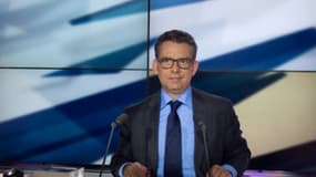 Le présentateur de LCP Frédéric Haziza, lors de la diffusion d'une émission le 14 mai 2013, à Paris 