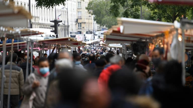 Une rue commerçante à Paris le 30 octobre 2020