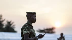 Des soldats burundais durant une patrouille, le 28 juin 2015, à Bujumbura. (Photo d'illustration)