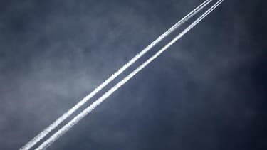 Un vol de la compagnie Air France assurant la liaison Paris-Tel Aviv a été dérouté mercredi soir vers l'aéroport de Bâle-Mulhouse après que le pilote a été informé d'une alerte à la bombe, a-t-on appris auprès de la direction de l'aéroport. Aucun engin su